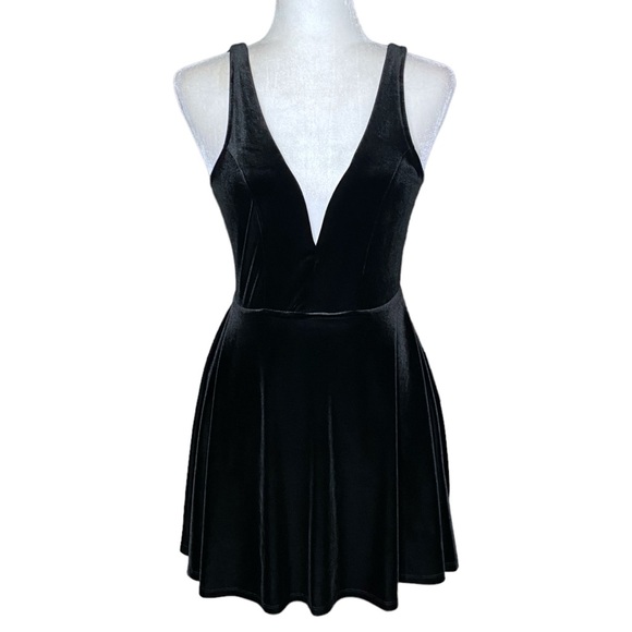 Express Velvet Mini Dress Black Fit Flare Deep V Neck Sleeveless Skort Sz XS - Picture 1 of 9